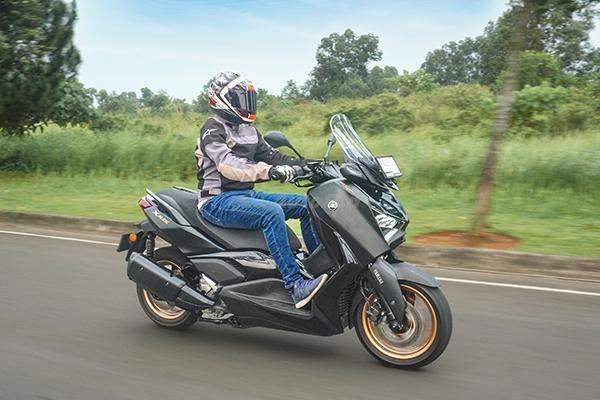 موتور سیکلت یاماها XMAX250؛ بررسی کامل مشخصات، امکانات و تجربه سواری موتور سیکلت یاماها XMAX250؛ بررسی کامل مشخصات، امکانات و تجربه سواری