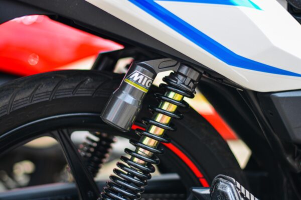 موتورسیکلت TVS Rockz 125؛ بررسی کامل، مشخصات فنی، گیربکس نیمهاتومات و امکانات راکز موتورسیکلت TVS Rockz 125؛ بررسی کامل، مشخصات فنی، گیربکس نیمهاتومات و امکانات راکز