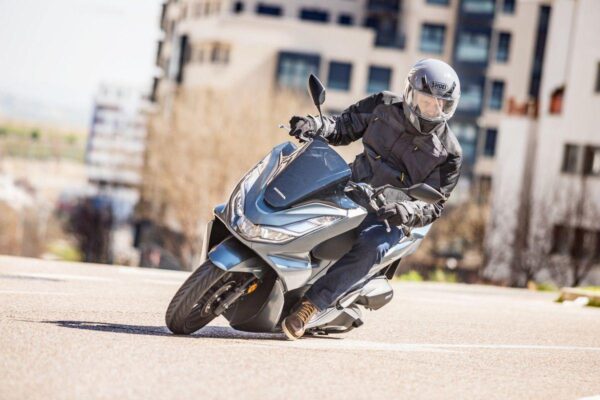 موتور سیکلت طرح PCX هانی موتور رادیات آب HANI PCX 180؛ موتور سیکلت طرح PCX هانی موتور رادیات آب HANI PCX 180؛